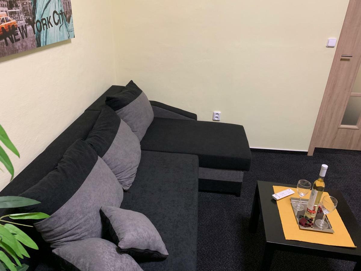 Apartman Alesta Bruntal Luaran gambar