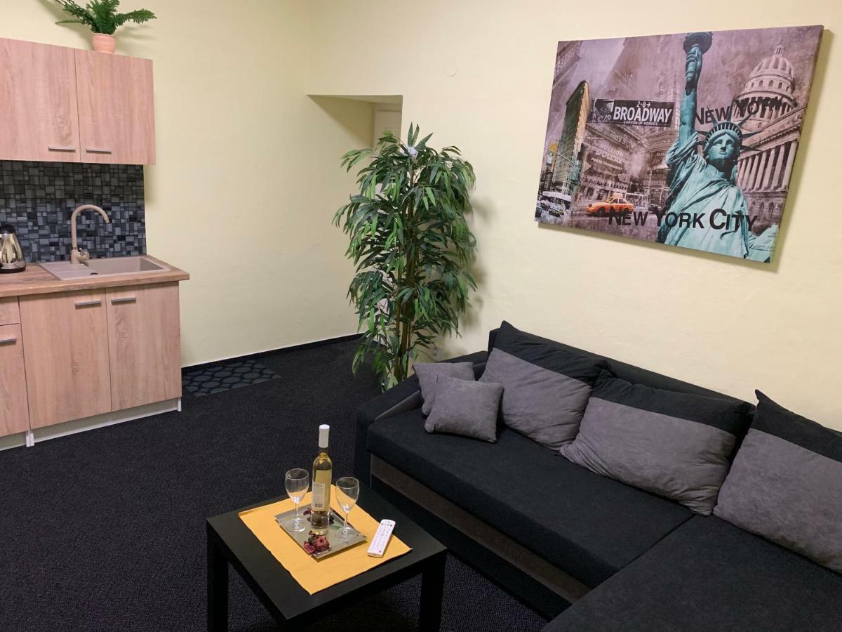Apartman Alesta Bruntal Luaran gambar
