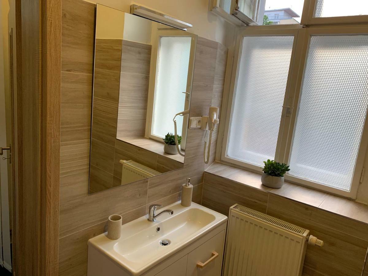 Apartman Alesta Bruntal Luaran gambar