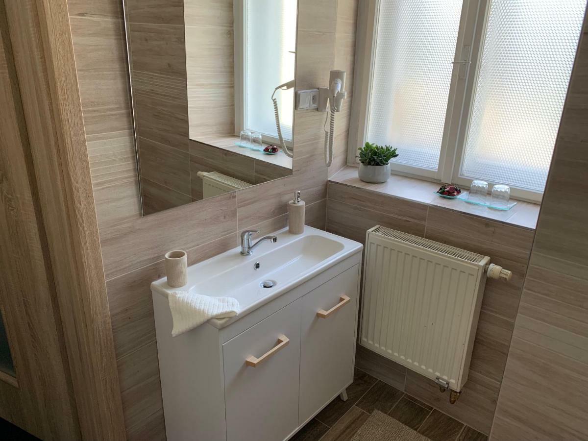 Apartman Alesta Bruntal Luaran gambar