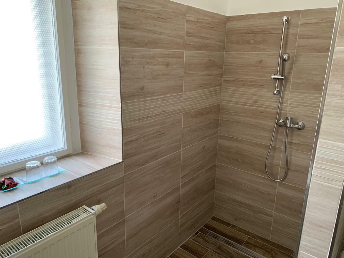 Apartman Alesta Bruntal Luaran gambar